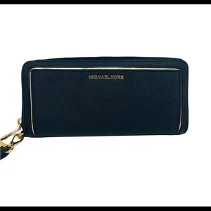 SOLD MICHAEL KORS Leather Black Continental Travel Leather Wristlet Wallet